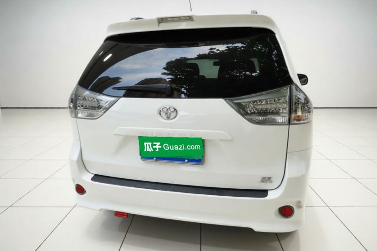 Used Toyota SIENNA 2019 3.5L Four-Wheel Drive Limited 7-Seater Canadian Version Rear