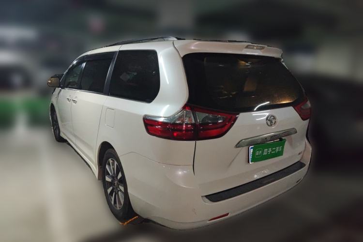 Used Toyota SIENNA 2019 3.5L Two-Wheel Drive XLE 7 Seats U.S. Specification Rear Left 45 Deg