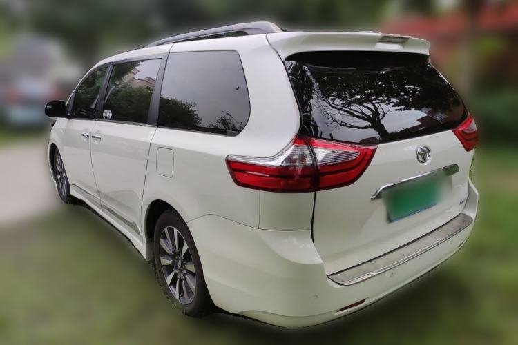 Used Toyota SIENNA  Rear Left 45 Deg