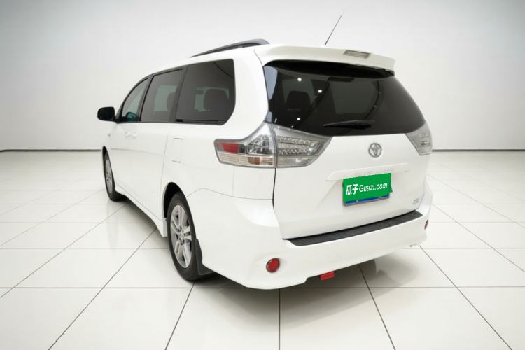 Used Toyota SIENNA 2019 3.5L Four-Wheel Drive Limited 7-Seater Canadian Version Rear Left 45 Deg