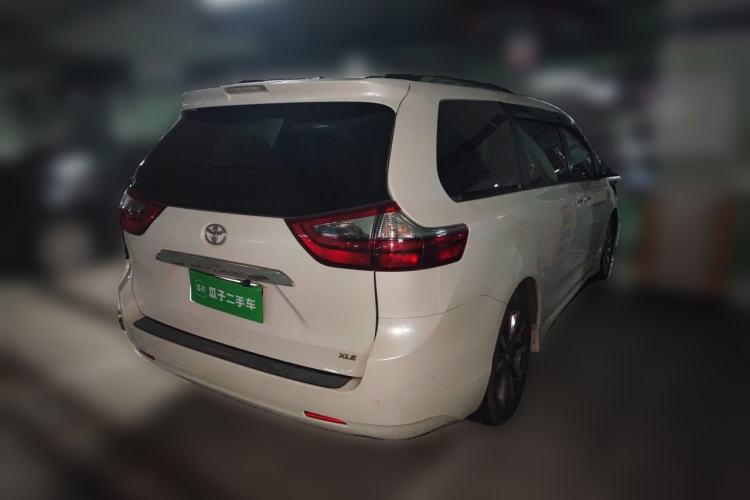 Used Toyota SIENNA 2019 3.5L Two-Wheel Drive XLE 7 Seats U.S. Specification Rear Right 45 Deg