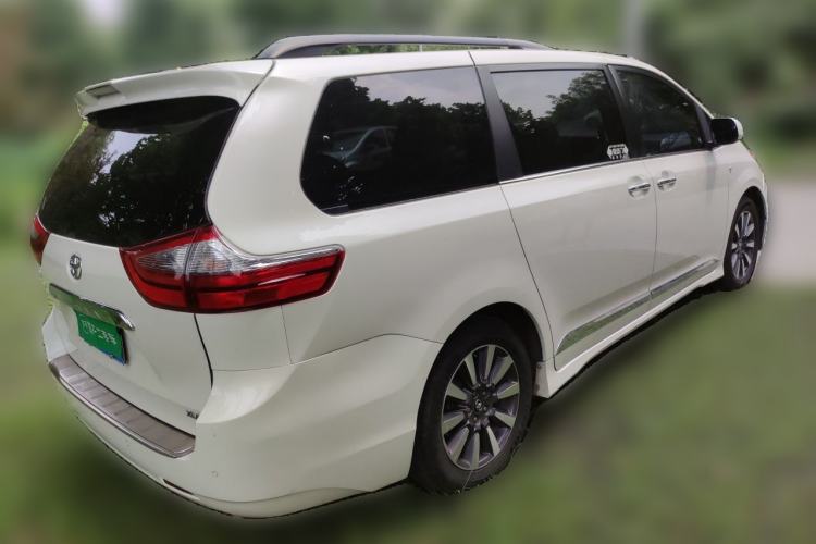 Used Toyota SIENNA  Rear Right 45 Deg