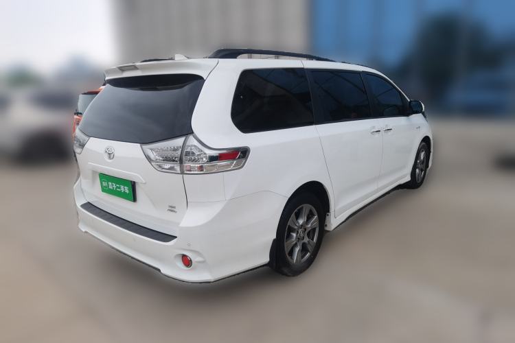 Used Toyota SIENNA 2019 3.5L Four-Wheel Drive SE Version 7-Seater – Canadian Edition Rear Right 45 Deg