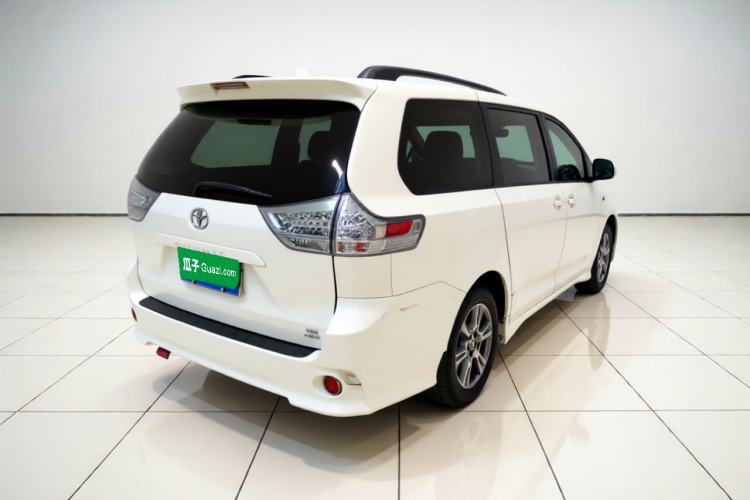 Used Toyota SIENNA 2019 3.5L Four-Wheel Drive Limited 7-Seater Canadian Version Rear Right 45 Deg