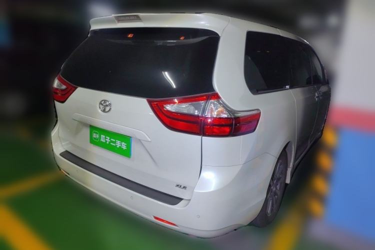 Used Toyota SIENNA  Rear Right 45 Deg