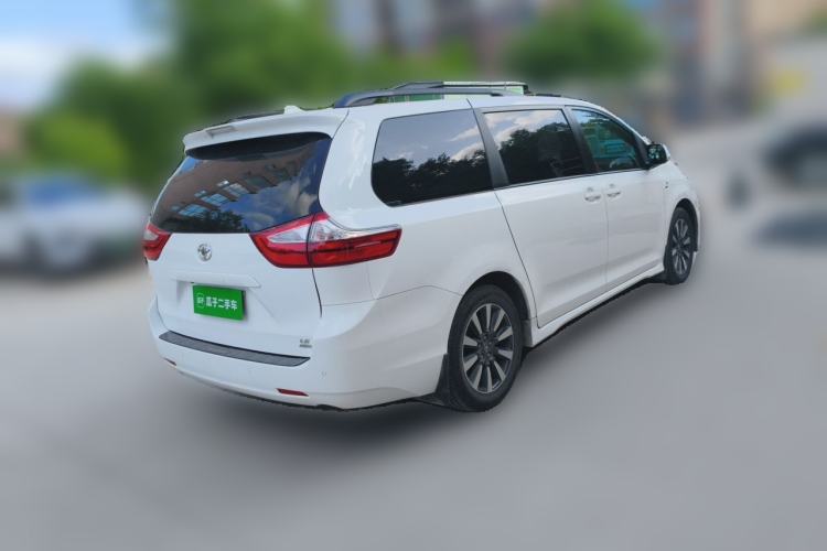 Used Toyota SIENNA  Rear Right 45 Deg