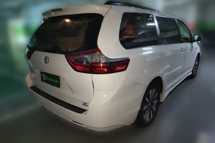Used Toyota SIENNA  Rear Right 45 Deg