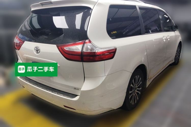 Used Toyota SIENNA 2019 3.5L Two-Wheel Drive LE Trim 7 Seats U.S. Specification Rear Right 45 Deg