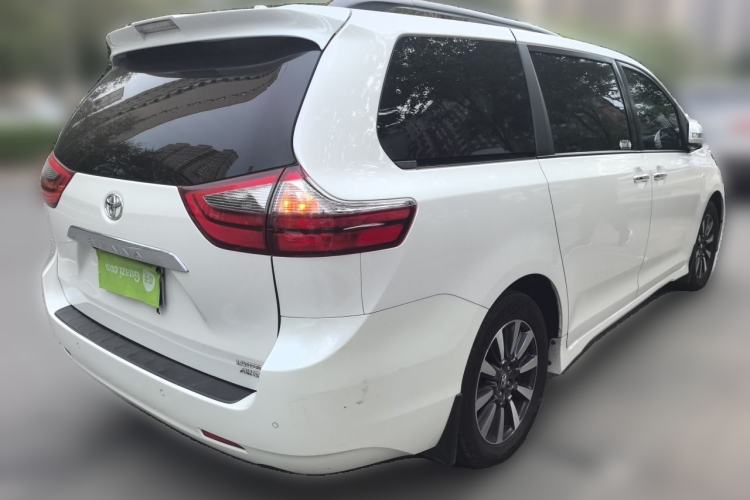 Used Toyota SIENNA  Rear Right 45 Deg