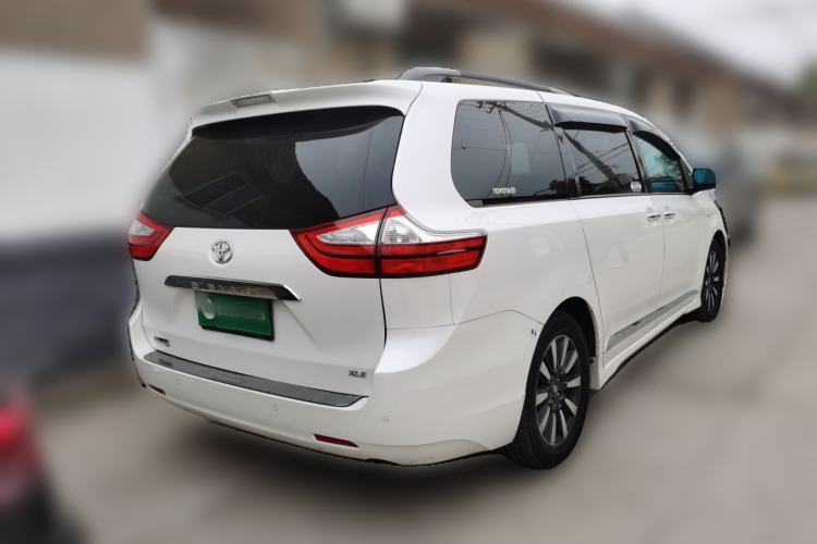 Used Toyota SIENNA  Rear Right 45 Deg