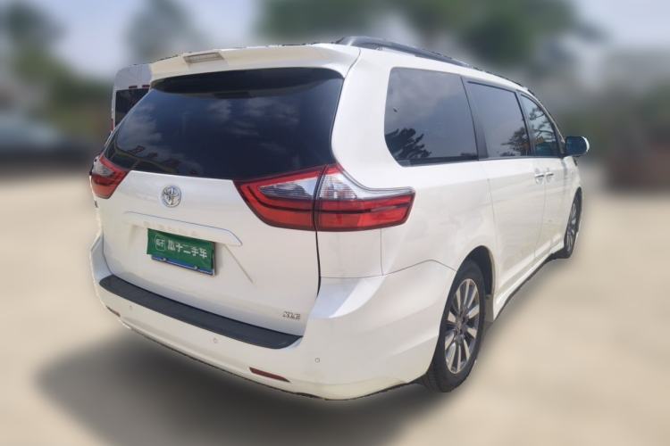 Used Toyota SIENNA  Rear Right 45 Deg