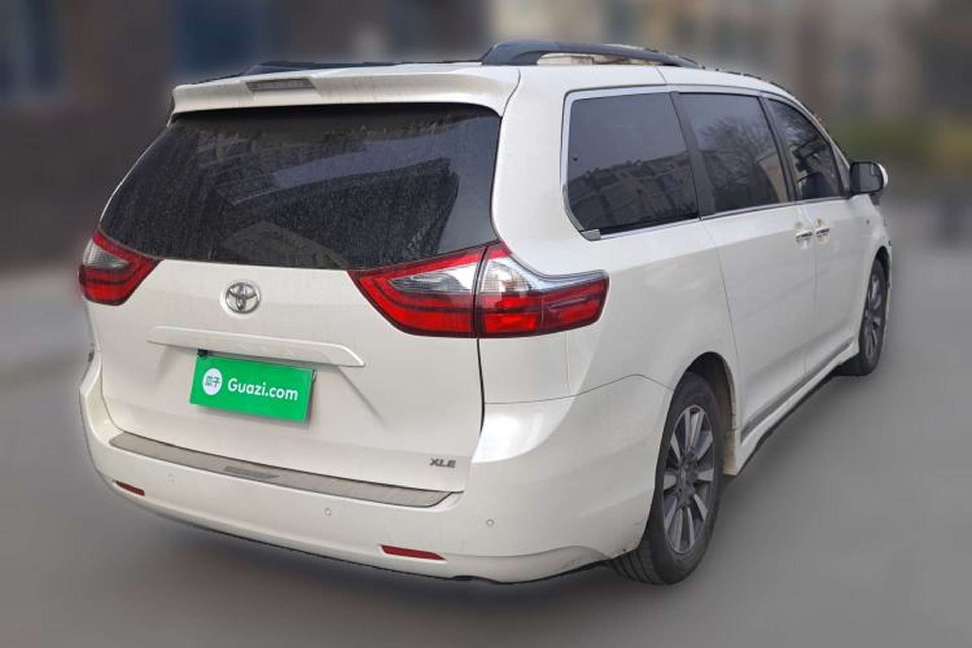 Used Toyota SIENNA  Rear Right 45 Deg
