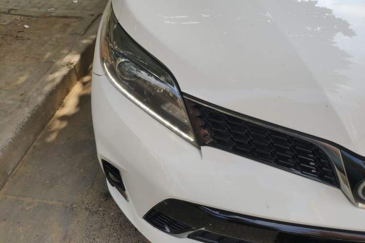 Used Toyota SIENNA 2019 3.5L Four-Wheel Drive Limited 7-Seater Canadian Version Right Front Headlight