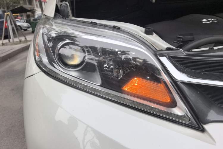 Used Toyota SIENNA  Right Front Headlight