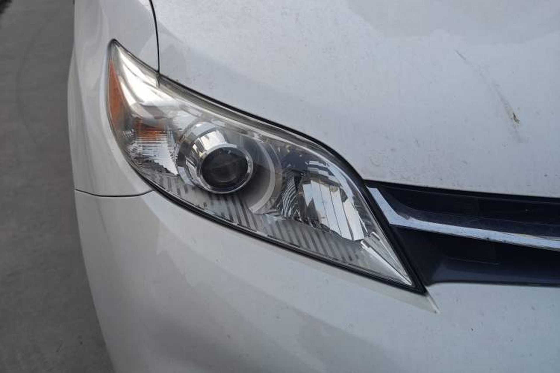 Used Toyota SIENNA  Right Front Headlight
