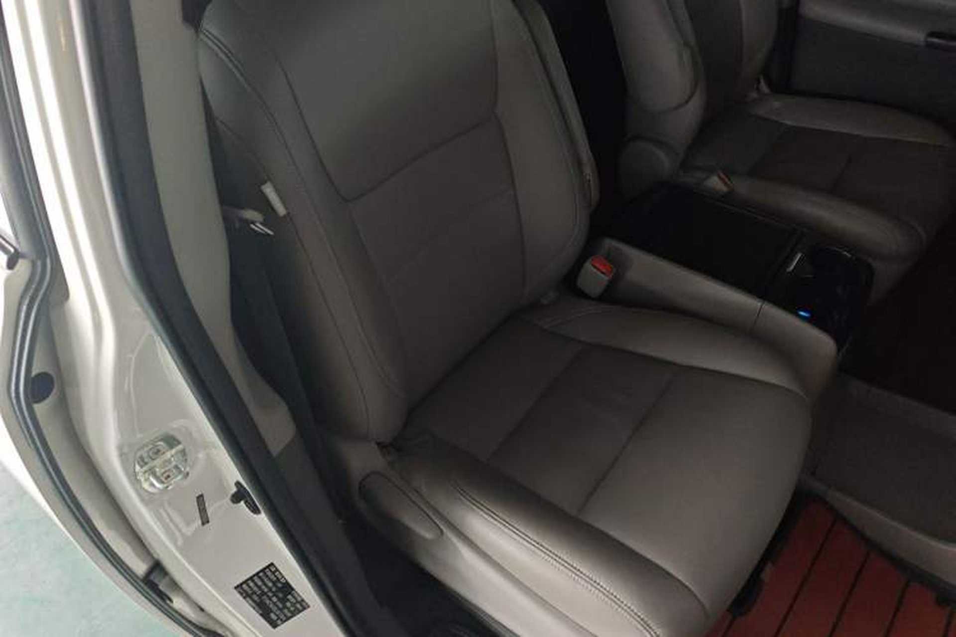 Used Toyota SIENNA 2019 3.5L Two-Wheel Drive LE Trim 7 Seats U.S. Specification Right Front Seat