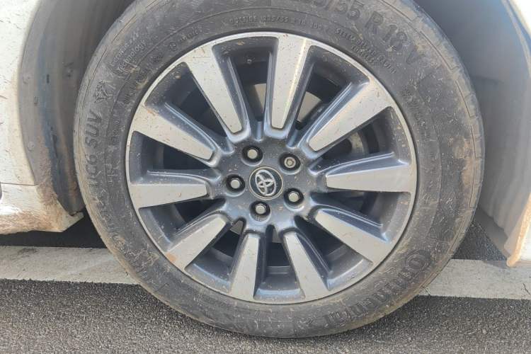 Used Toyota SIENNA  Right Front Wheel Hub