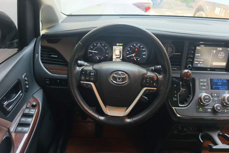 Used Toyota SIENNA  Steering Wheel
