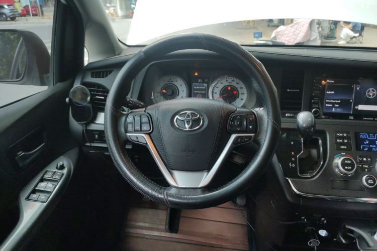Used Toyota SIENNA 2019 3.5L Four-Wheel Drive Limited 7-Seater Canadian Version Steering Wheel