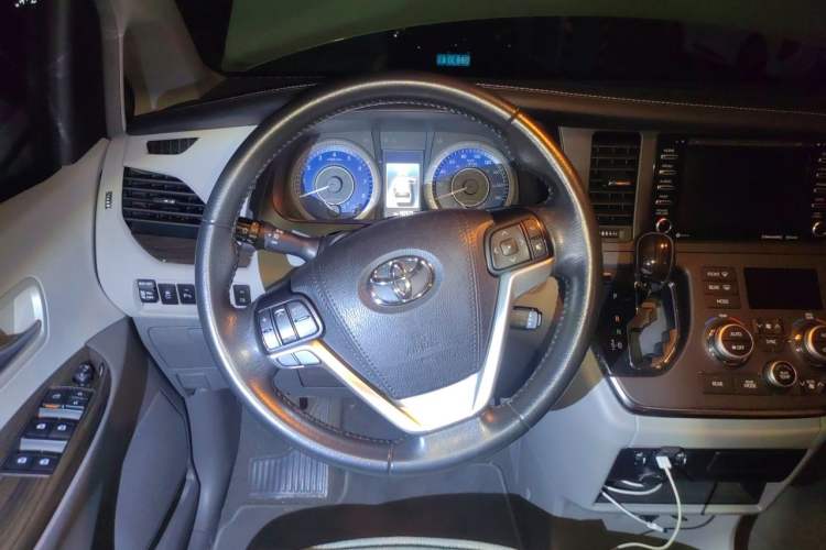 Used Toyota SIENNA  Steering Wheel