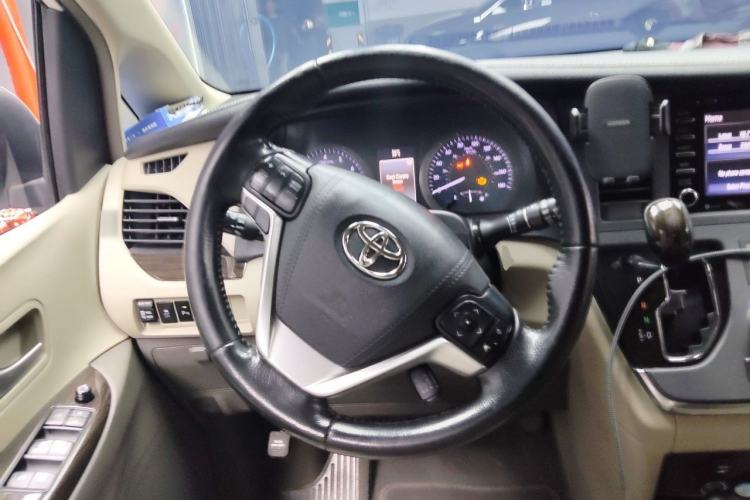 Used Toyota SIENNA 2019 3.5L Two-Wheel Drive LE Trim 7 Seats U.S. Specification Steering Wheel