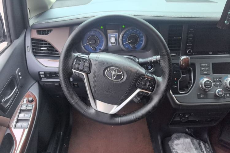 Used Toyota SIENNA  Steering Wheel