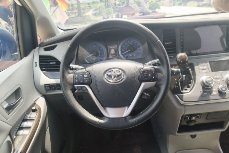 Used Toyota SIENNA  Steering Wheel