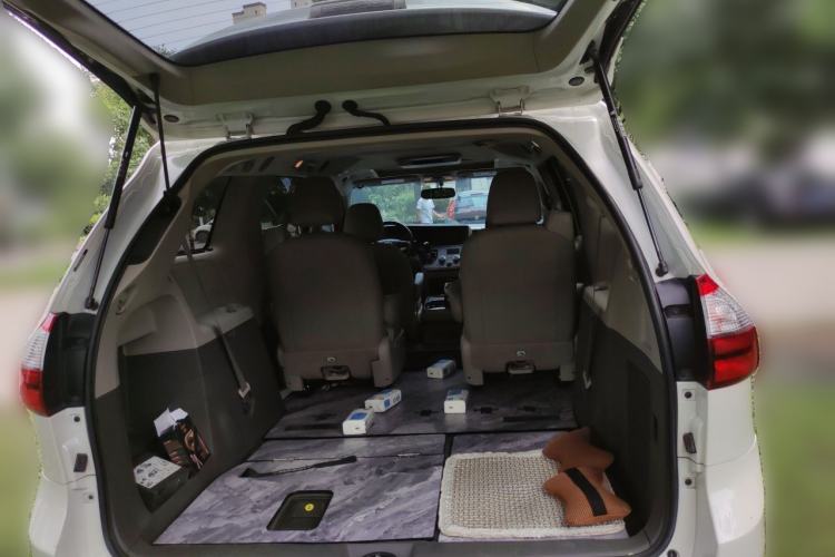 Used Toyota SIENNA  Trunk