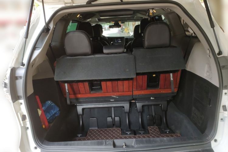 Used Toyota SIENNA 2019 3.5L Four-Wheel Drive Limited 7-Seater Canadian Version Trunk