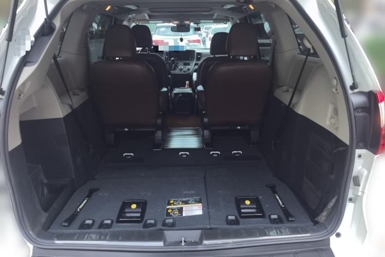 Used Toyota SIENNA  Trunk