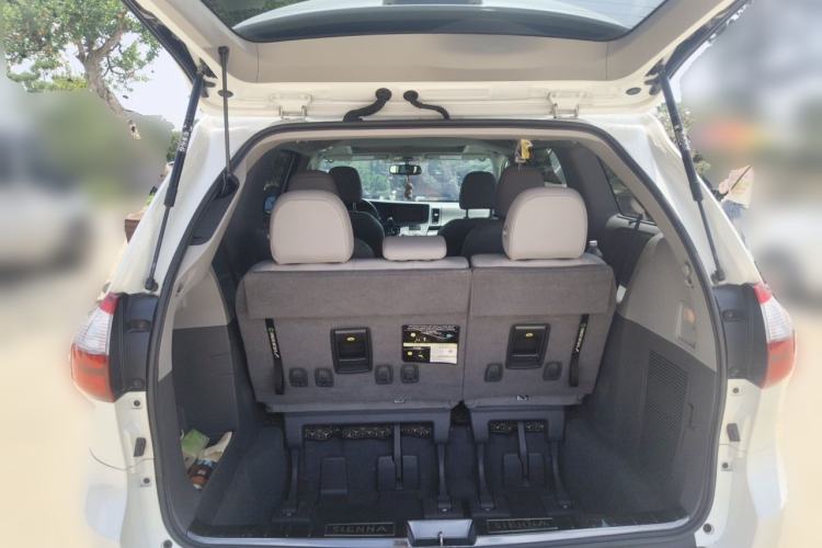 Used Toyota SIENNA  Trunk