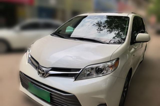 Ojetý Toyota SIENNA Siena, 7 seats, small sunroof, 3.5L displacement