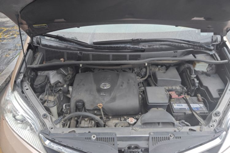 Used Toyota SIENNA 2019 3.5L Two-Wheel Drive LE Trim 7 Seats U.S. Specification Engine Bay