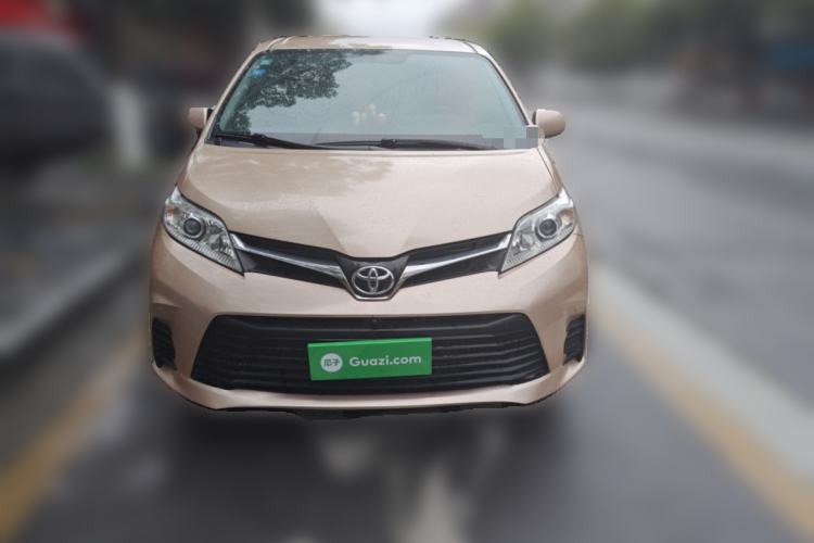 Used Toyota SIENNA 2019 3.5L Two-Wheel Drive LE Trim 7 Seats U.S. Specification Front
