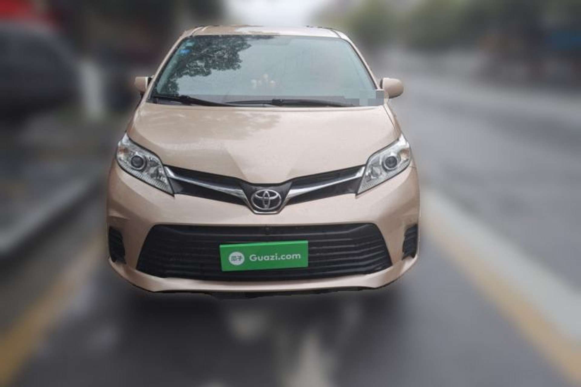 Used Toyota SIENNA 2019 3.5L Two-Wheel Drive LE Trim 7 Seats U.S. Specification Front