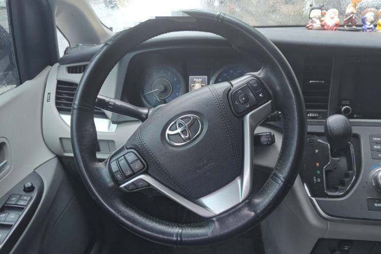Used Toyota SIENNA 2019 3.5L Two-Wheel Drive LE Trim 7 Seats U.S. Specification Steering Wheel