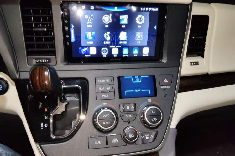 Used Toyota SIENNA  Audio And AC Panel