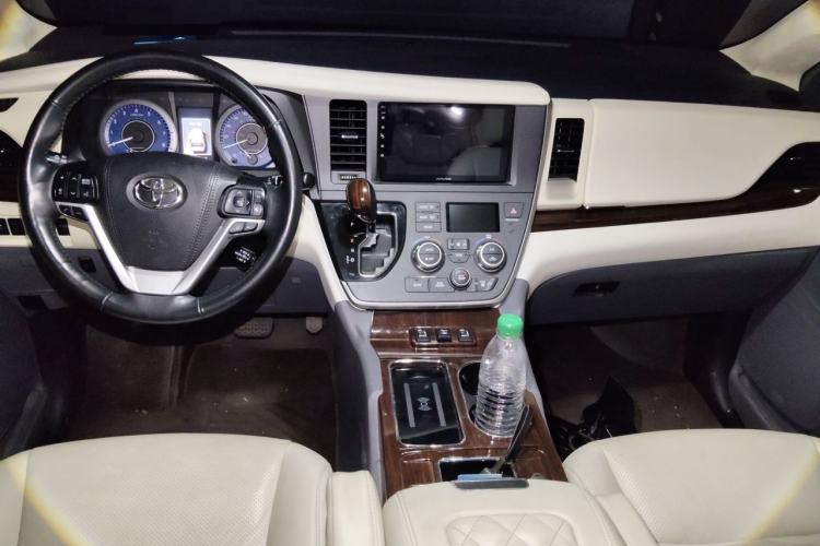Used Toyota SIENNA  Center Console