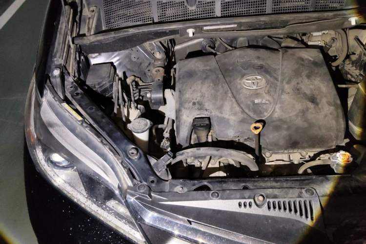 Used Toyota SIENNA  Engine Bay Right
