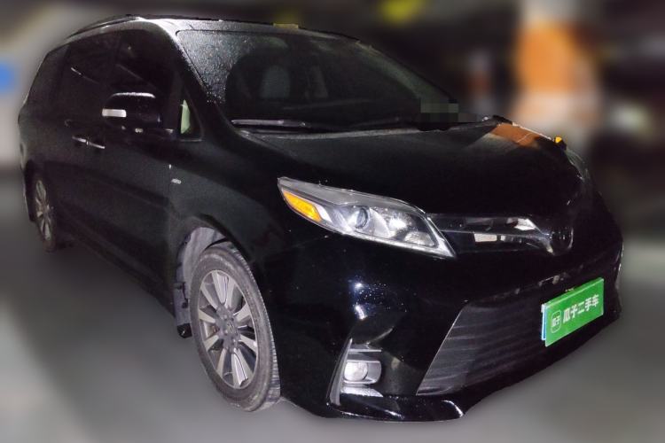 Used Toyota SIENNA  Front Right 45 Deg