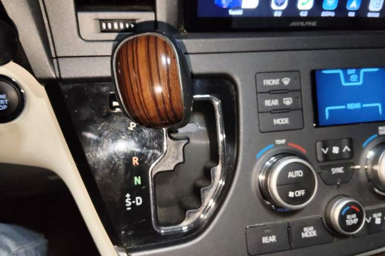 Used Toyota SIENNA  Gear Lever