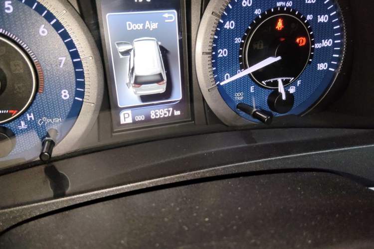 Used Toyota SIENNA  Odometer Close Up