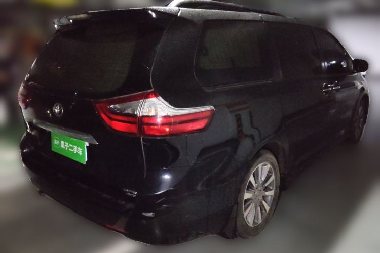 Used Toyota SIENNA  Rear Right 45 Deg