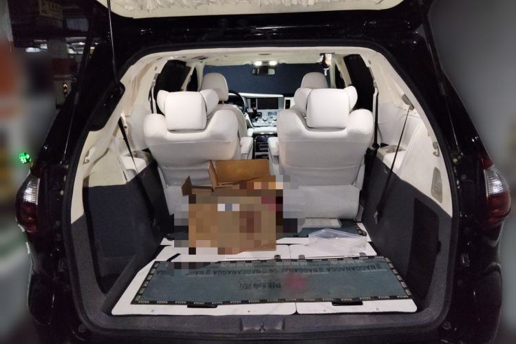 Used Toyota SIENNA  Trunk