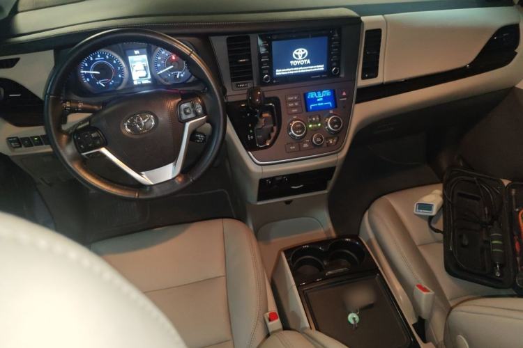 Used Toyota SIENNA  Center Console