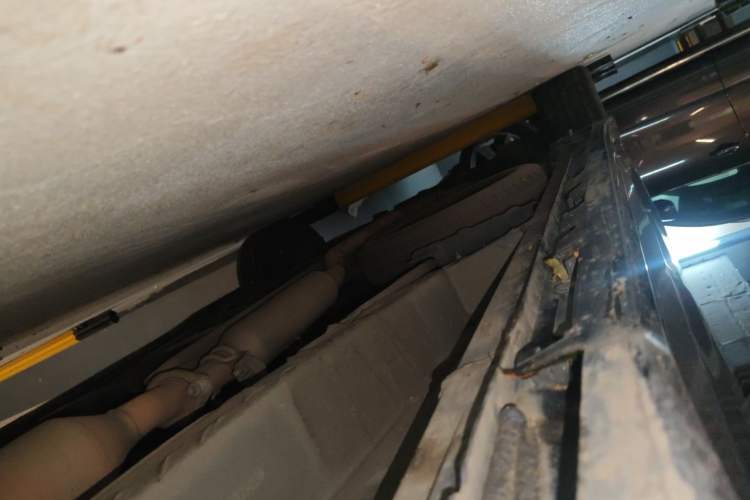 Used Toyota SIENNA  Chassis Front Right