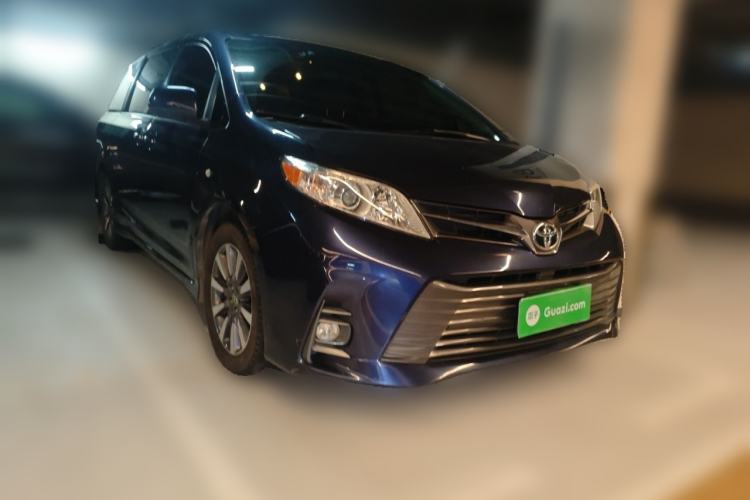 Used Toyota SIENNA  Front Right 45 Deg