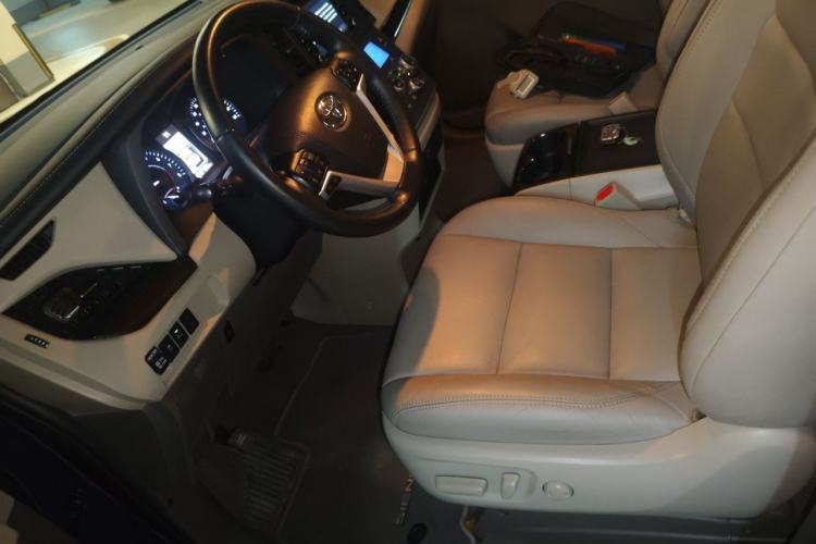 Used Toyota SIENNA  Left Front Seat