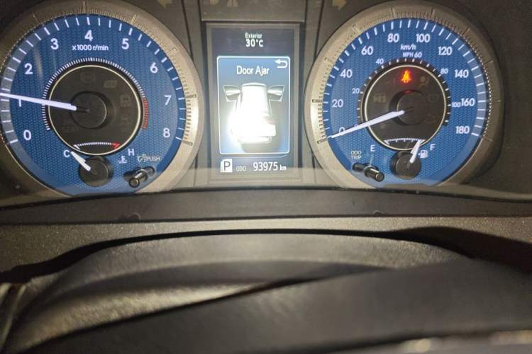 Used Toyota SIENNA  Odometer Close Up