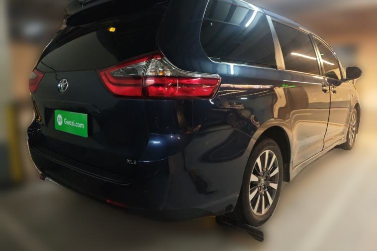 Used Toyota SIENNA  Rear Right 45 Deg